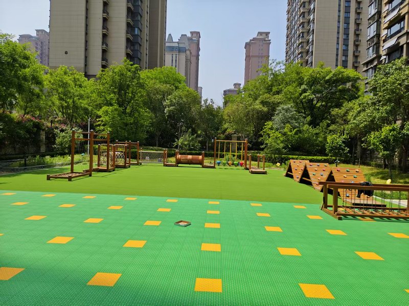 许昌市豫泉幼儿园 - PE门球草